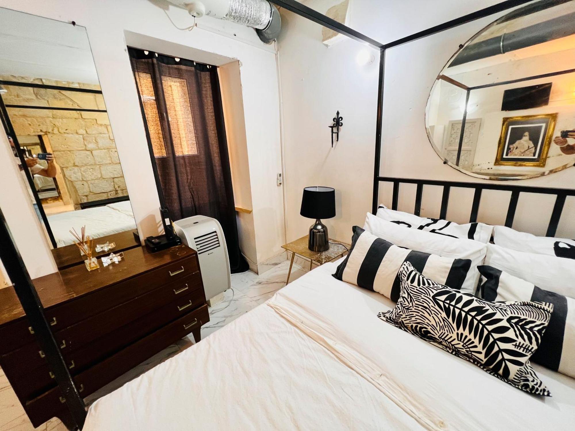 Charming Townhouse Prime Area Valletta Valeta Exterior foto