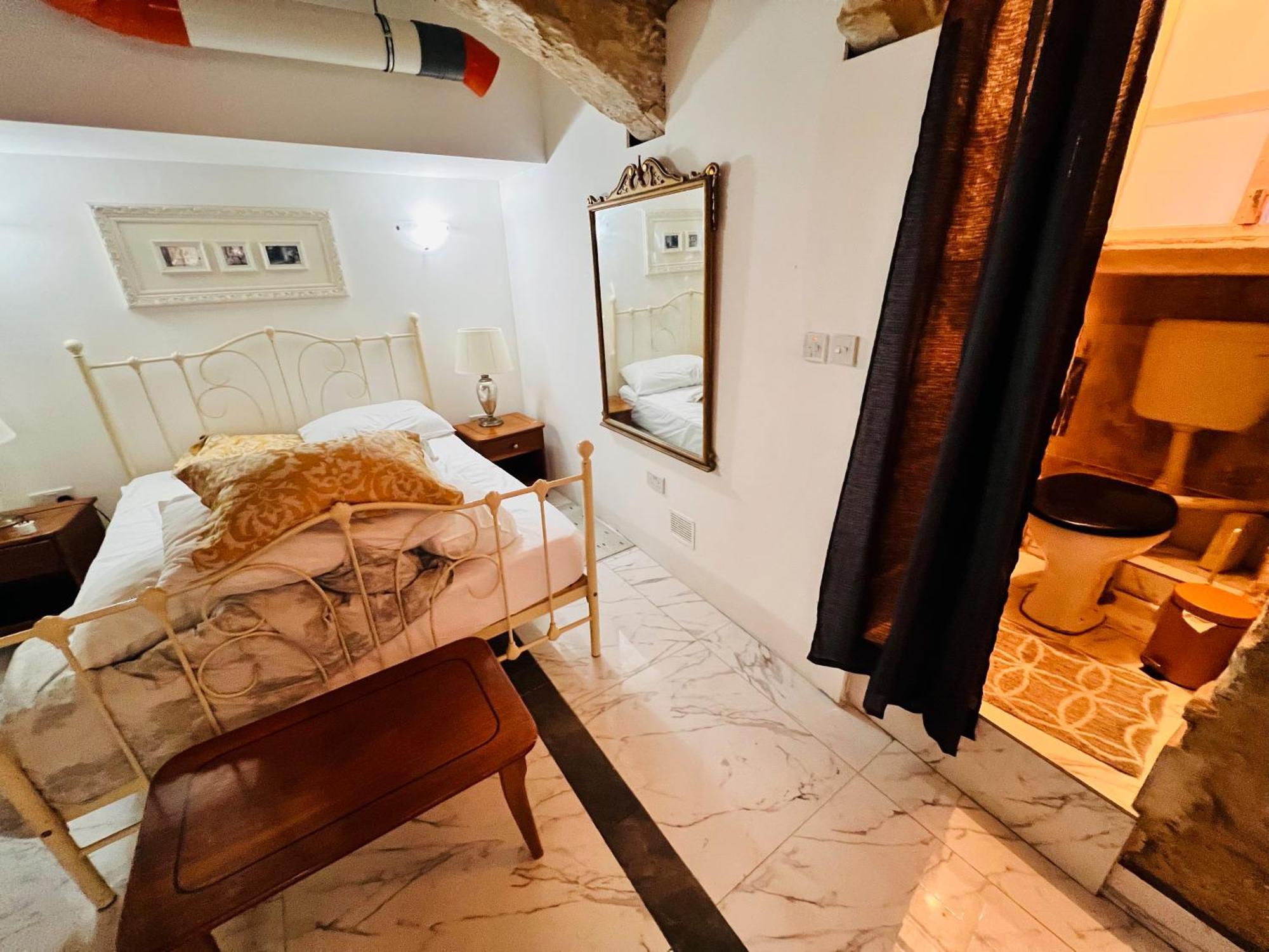 Charming Townhouse Prime Area Valletta Valeta Exterior foto
